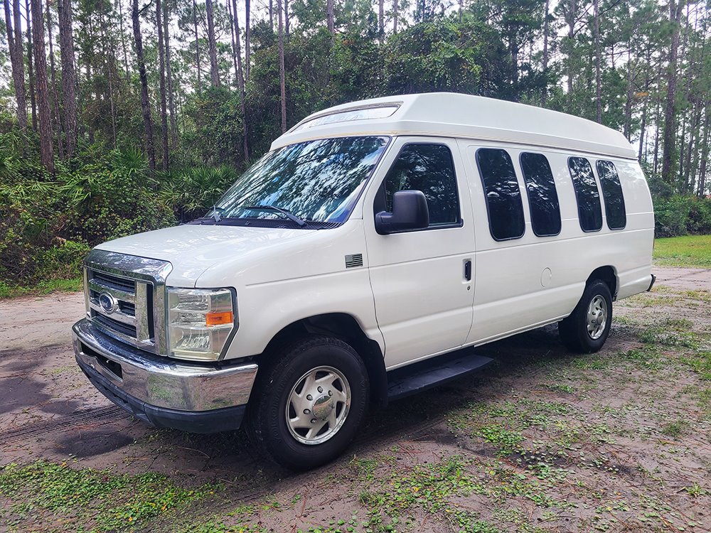 2009 Ford E-Series Econoline Van Commercial's photo